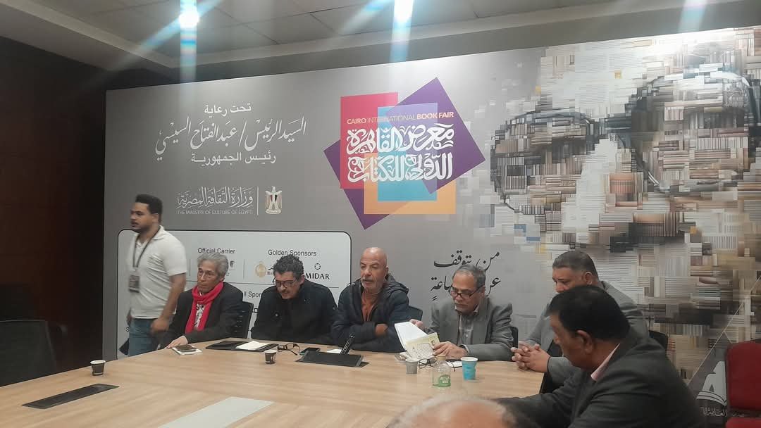 مصطفي الجارحي يكتب: القصيدة وحدها تدافع عن نفسها (1)