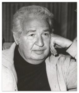 إدريس وإحسان وبينهما المرأة!