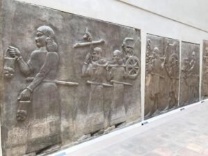 عولمة الآثار واختطاف العراق