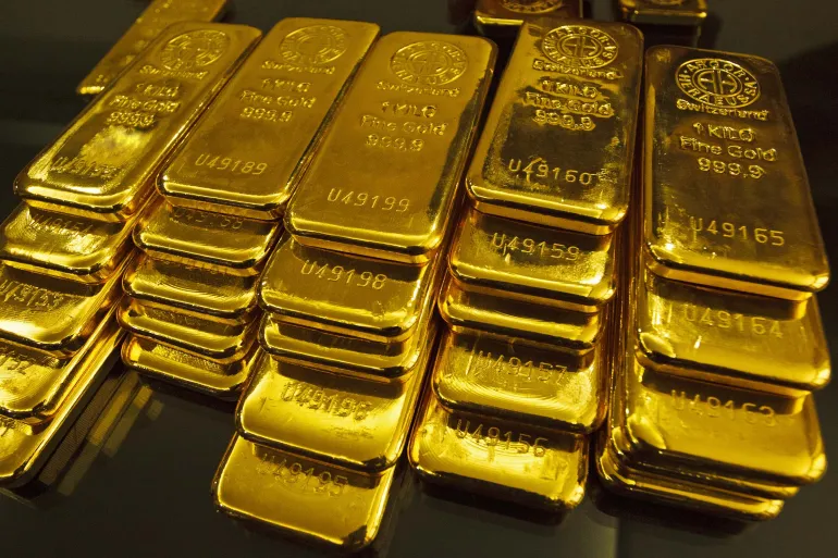 الذهب يعود للارتفاع بعد تراجعه بأكثر من 2 بالمئة