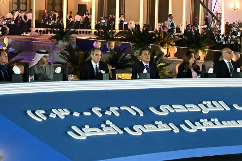 مصر توقع أكبر صفقة ترددات اتصالات بـ3.5 مليارات دولار