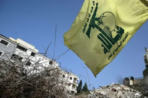 مقتل 12 شخصاً بينهم قيادي في حزب الله بغارات إسرائيلية على لبنان