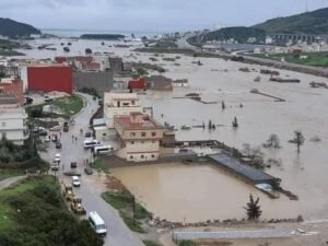 إجلاء أكثر من 100 ألف مع تفاقم فيضانات شمال غرب المغرب