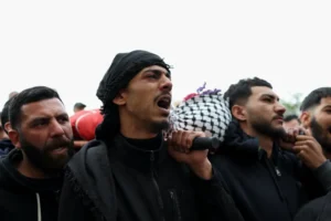 الصحة الفلسطينية: مستوطن إسرائيلي يقتل فلسطينيا أمريكيا في الضفة