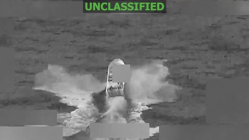 مقتل شخصين بضربة أمريكية على سفينة