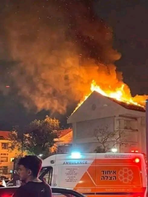 انفجارات مزلزلة في تل ابيب عقب قصفها من قِبَل حزب الله