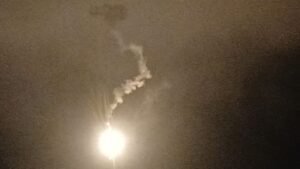 الأن: رشقة صاروخية من إيران نحو الأرض المحتلة