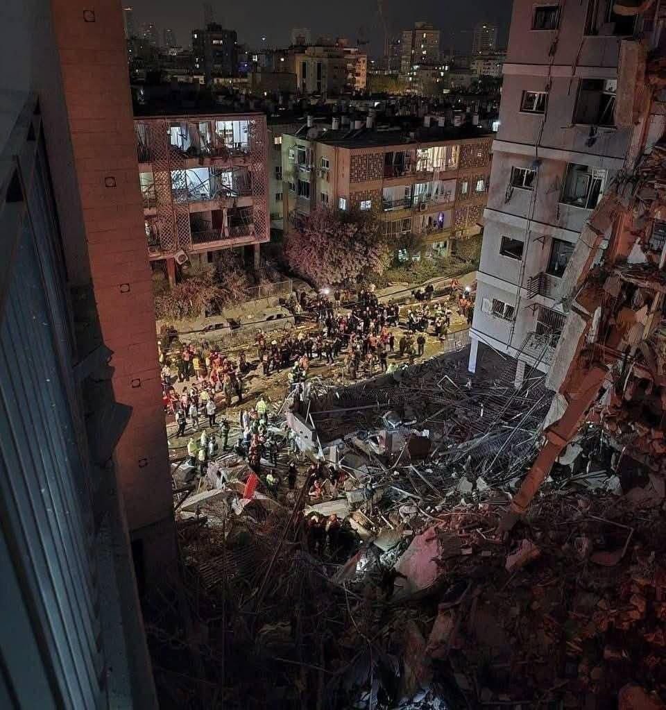 مسؤول أمريكي سابق: كيف يفعلون كل ذلك وقد دمرتم سلاحهم؟!