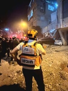 انفجارات تهز قاعدة فكتوريا