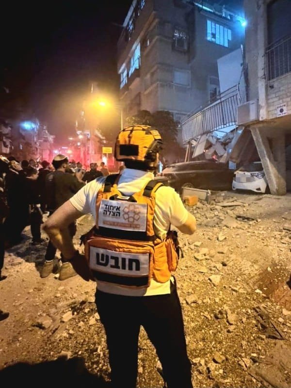 انفجارات تهز قاعدة فكتوريا