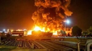 انهيار مبنى كامل في رمات غان جراءصاروخ انشطاري