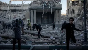 آلاف الأكراد العراقيين يشنون هجوما بريا داخل إيران