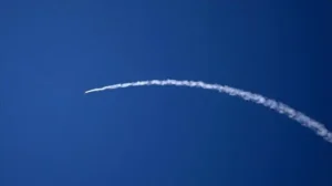 إيران تعلن استهداف مصنعي ألمنيوم في الإمارات والبحرين