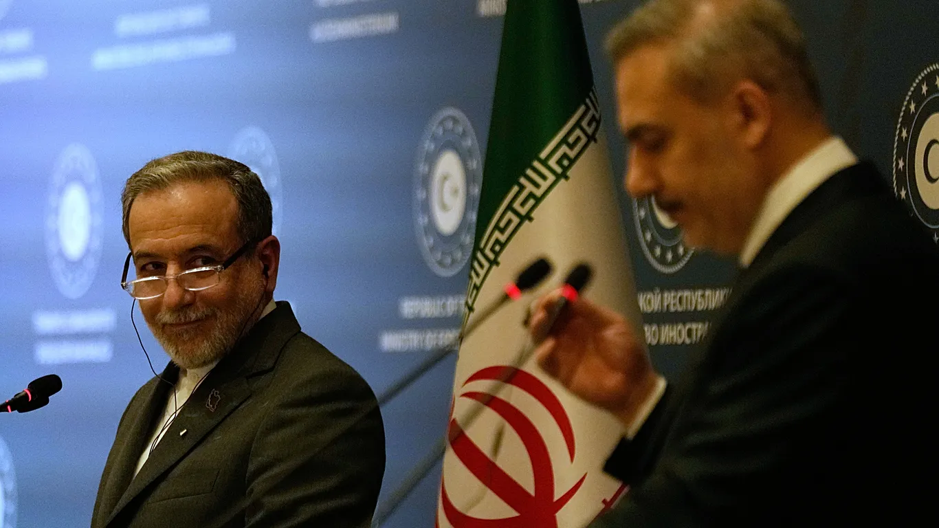 إيران تنفي إطلاق صاروخ نحو تركيا.. وأنقرة تؤكد الهدف كان قاعدة في قبرص