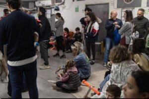 إيران تصعّد هجماتها على إسرائيل والمنطقة وسط فوضى أمريكية