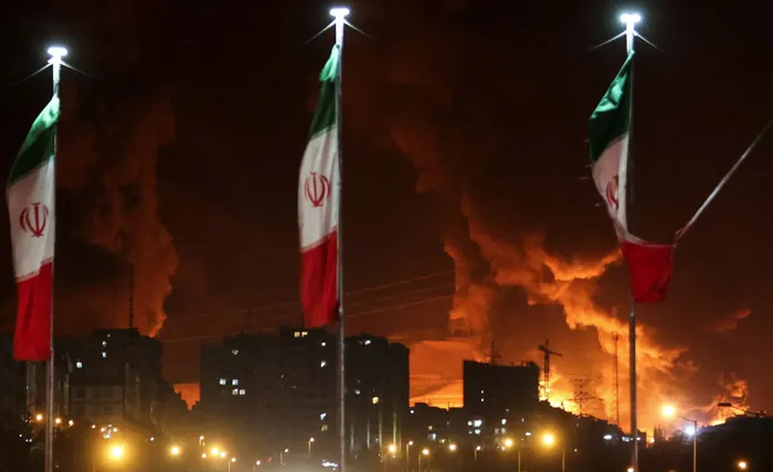 الجيش الإسرائيلي يعلن تنفيذ ضربات واسعة داخل إيران