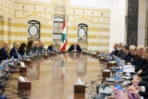 الحكومة اللبنانية تعلن حظر أنشطة حزب الله العسكرية والأمنية