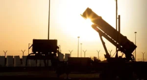 الدفاعات الجوية في السعودية والكويت والبحرين تتصدى لهجمات صاروخية ومسيرة