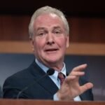 سيناتور أمريكي يتهم ترامب بتضليل الرأي العام حول محادثات إيران