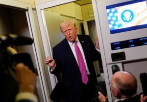 ترامب يلوّح بالسيطرة على النفط الإيراني