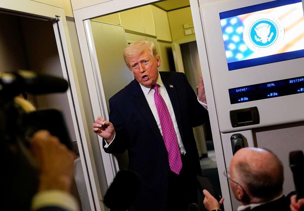 ترامب يلوّح بالسيطرة على النفط الإيراني