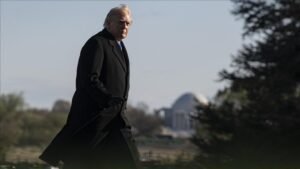 ترامب يهدد بضرب جزيرة خارك ومنشآت الطاقة في إيران