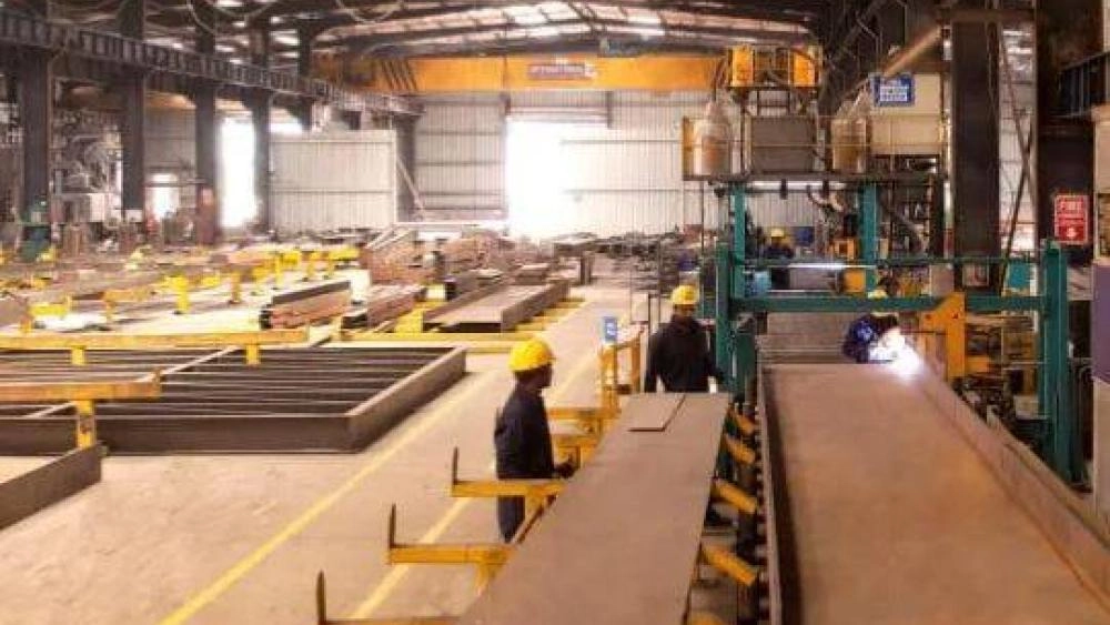 توقف الإنتاج في مصنع صلب إيراني كبير بعد ]-