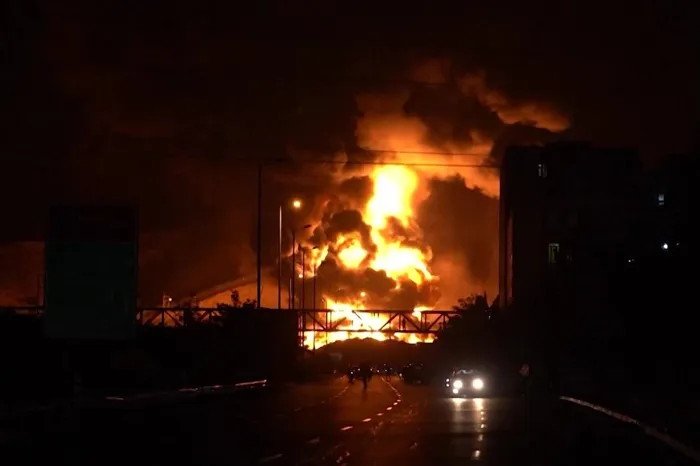 هجوم إسرائيلي متزامن على إيران وحزب الله