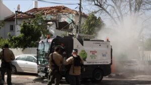 حزب الله يعلن استهداف دبابة ميركافاه وإصابة جنود.. وإطلاق 30 صاروخًا نحو إسرائيل