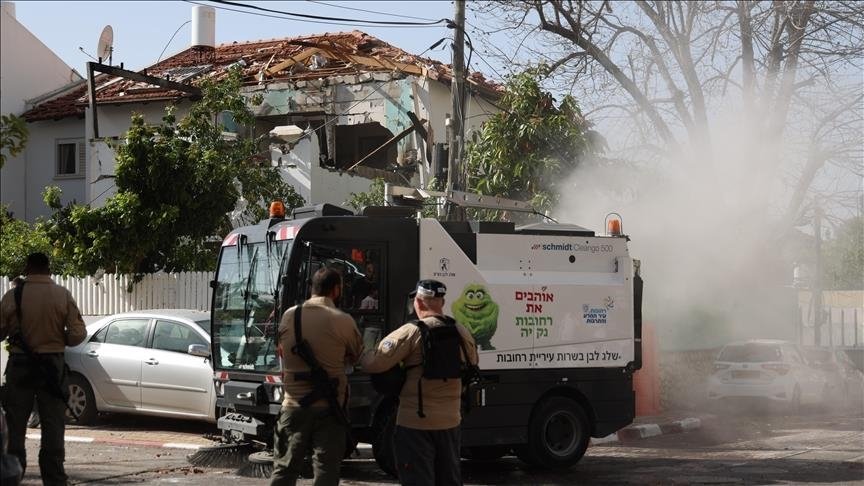 حزب الله يعلن استهداف دبابة ميركافاه وإصابة جنود.. وإطلاق 30 صاروخًا نحو إسرائيل