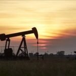 قفزت أسعار النفط بنحو 6 بالمئة، الخميس، لتقارب 100 دولار للبرميل رغم قرار وكالة الطاقة الدولية السحب من المخزونات الاستراتيجية، في ظل استمرار الحرب الأمريكية الإسرائيلية على إيران.