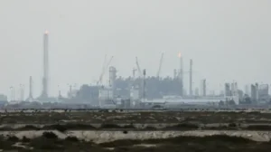 طهران: استهداف الطاقة الإيرانية سيقابل بضرب منشآت أمريكية وإسرائيلية