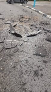 سقوط صورايخ إنشطارية في 10 مواقع بحيفا