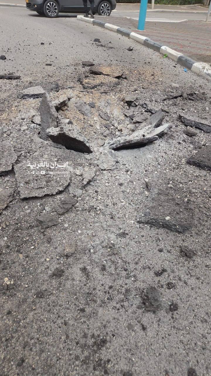 سقوط صورايخ إنشطارية في 10 مواقع بحيفا