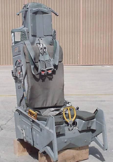 صورة من بقايا الطائرة الأمريكيو المحطمة (وكالات) 