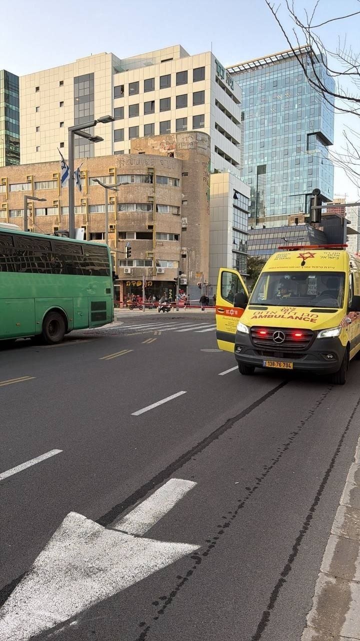 سيارات الأسعاف في أماطن الانفجار 