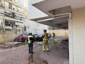 صاروخ عنقودي يوقظ تل أبيب ومحاولات وسطاء لهدنة