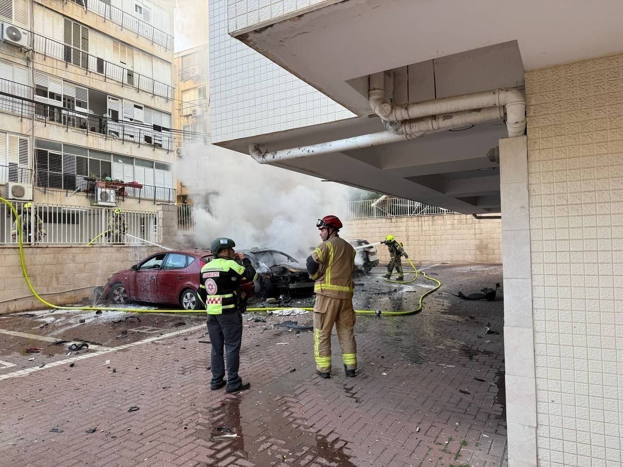 صاروخ عنقودي يوقظ تل أبيب ومحاولات وسطاء لهدنة