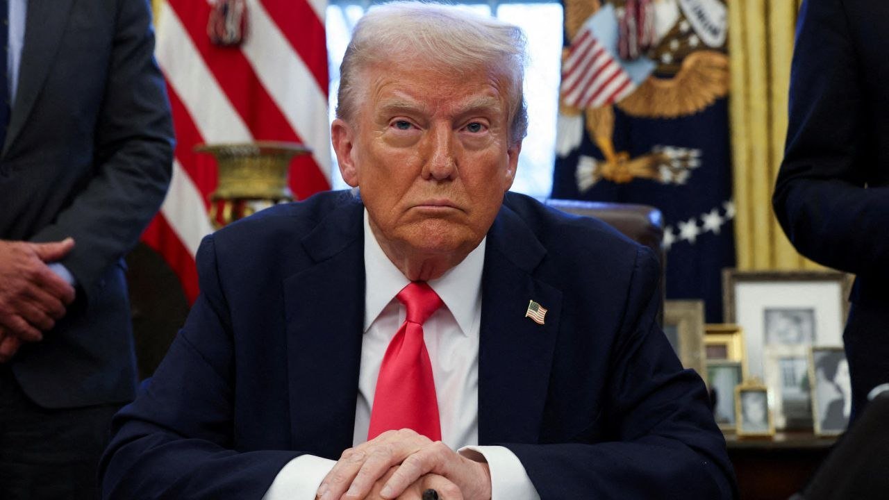 ترامب: سندمر الألغام في المضائق