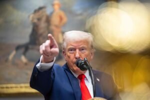 أمريكا متفائلة بإمكانية الاتفاق مع إيران وتصعد الضغط الاقتصادي