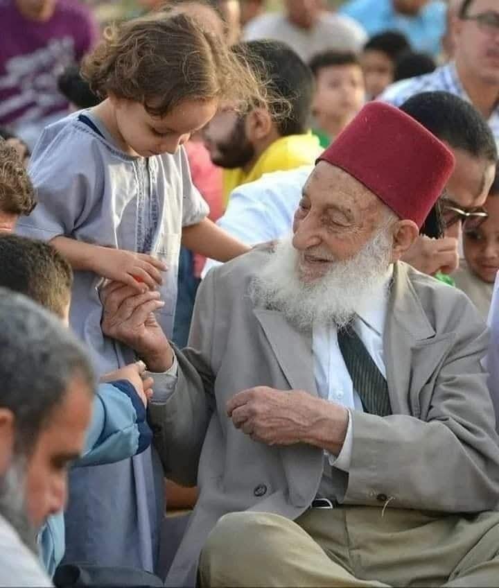 الشيخ حافظ سلامة مع أطفال السويس 