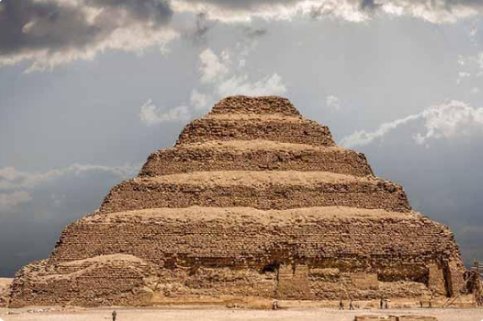 د. فاروق شرف يكتب:  هرم زوسر أول صرخة حجرية في تاريخ الإنسانية