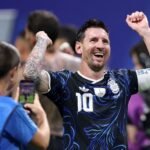 ديلي تلجراف: ليونيل ميسي يُعامل كما لو كان المسيح