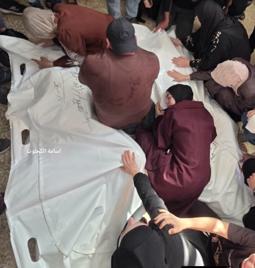 صورة من جنازة شهداء آل المصري الخمسة في غزة (وكالة قدس برس) 