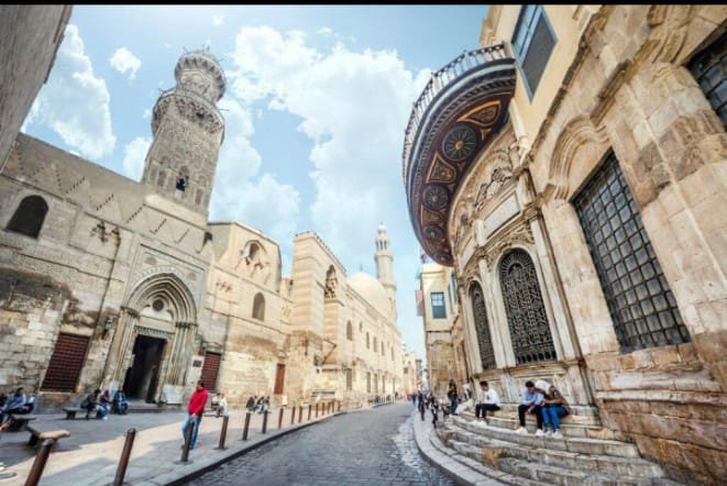 د. فاروق شرف يكتب: مصر حيث تنبض الحجارة بالحياة، ويبتسم التاريخ (1) شارع المعز