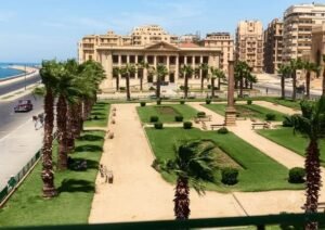 سالم أبو رخا يكتب:  في الإسكندرية حوّلوا حديقة تاريخية إلى محلات كبدة وكشري!