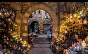 فاروق شرف يكتب: مصر حيث تنبض الحجارة بالحياة (2) خان الخليلي