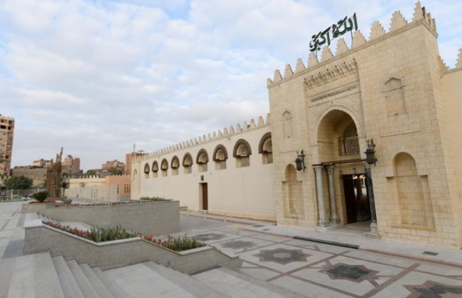 مسجد عمرو بن العاص أول مسجد في مصر بالقرب من مجمع الإديان